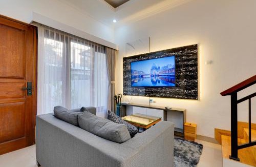 Denpasar Barat Villa | Stylish 3BR Villa Sandalwood near Beach