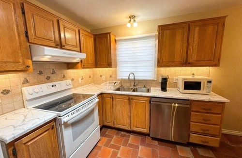 Vaudreuil House | Stylish 3BR w/Hot Tub, Heated Pool & Free Parking