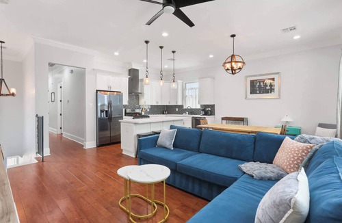 Seventh Ward House | Stylish 3Br w Gated Parking and Balcony, Walkable!