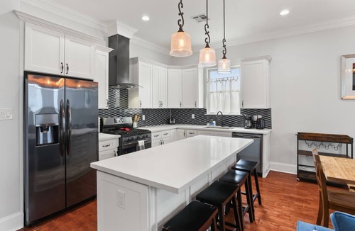 Seventh Ward House | Stylish 3Br w Gated Parking and Balcony, Walkable!