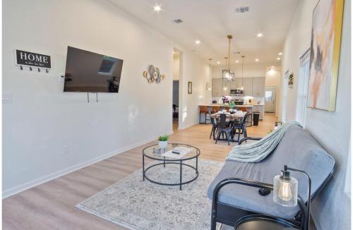 Denver Heights House | Stylish 3BR2BA Urban Retreat Near Lively Downtown