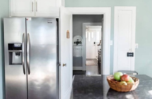 Danville House | Stylish 3King/2Twin -The Heritage House
