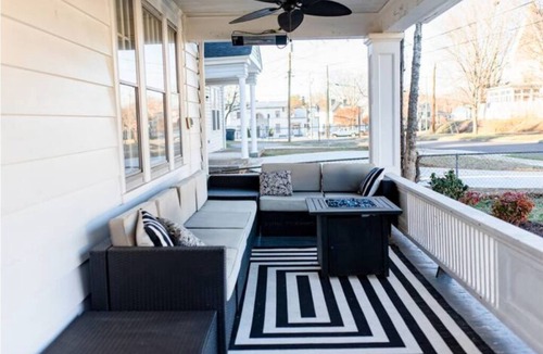Danville House | Stylish 3King/2Twin -The Heritage House