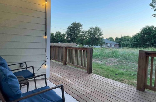 Bastrop House | Stylish 4/2 with cozy fires place