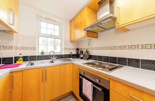 Hove Apartment | Stylish 4 BDR Coastal Escape