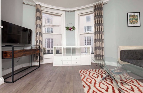 Hove Apartment | Stylish 4 BDR Coastal Escape