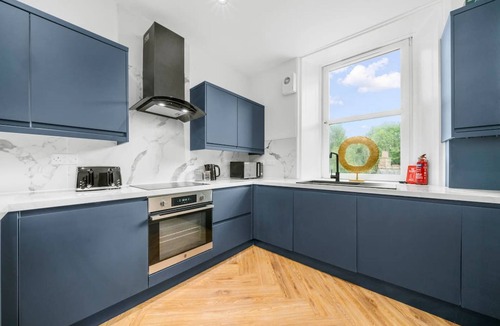 Galashiels Apartment | Stylish 4 Bed-town Centre
