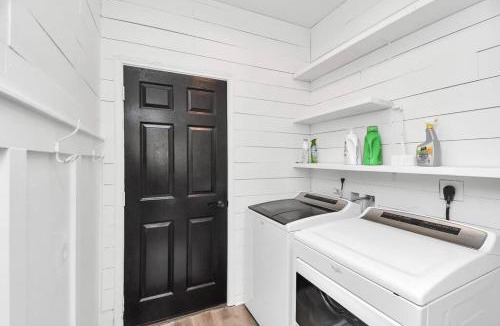 Rosenberg House | Stylish 4 Bedroom home in Richmond Houston Area