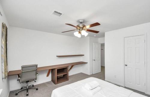Rosenberg House | Stylish 4 Bedroom home in Richmond Houston Area