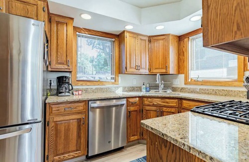 Champaign House | Stylish 4 Bedroom Home minutes from Downtown Champaign & Campus