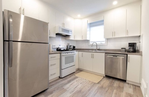 Newtonbrook House | Stylish 4 Bedroom Home located by Bathurst St & Wilson Ave