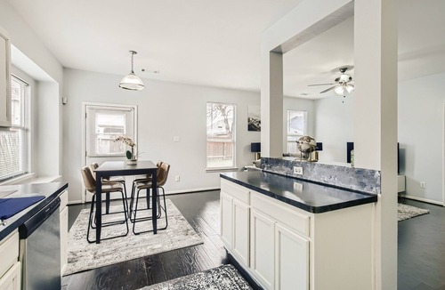 Barker House | Stylish 4 Bedrooms 3 Full Baths