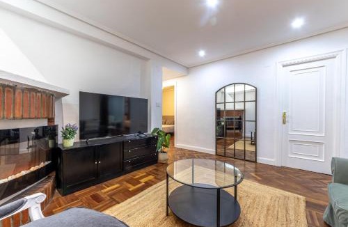 San Francisco Apartment | Stylish 4 Double Rooms, Central Bilbao (Old Town)