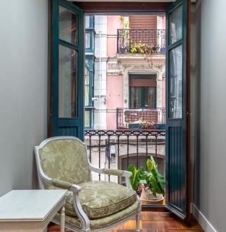 San Francisco Apartment | Stylish 4 Double Rooms, Central Bilbao (Old Town)