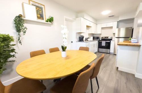 Egypt Lake-Leto House | Stylish 4B2B Fire pit, Grill, Location