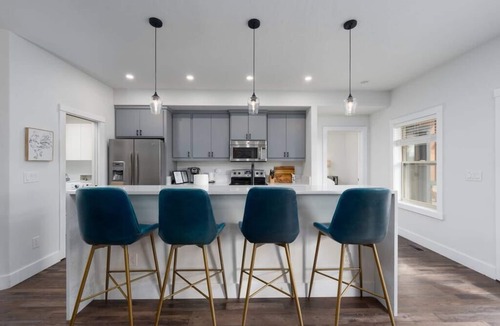 McCall House | Stylish 4bed/4bath Retreat!