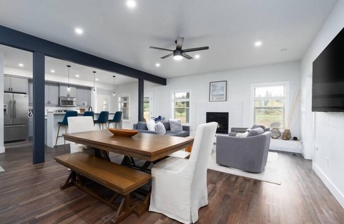 McCall House | Stylish 4bed/4bath Retreat!