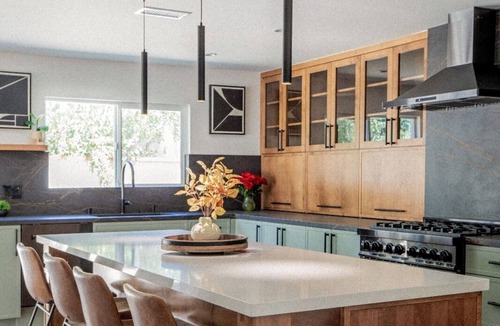 Woodland Hills House | Stylish 4BR/2.5BTR Haven for Families with Garage space for long terms