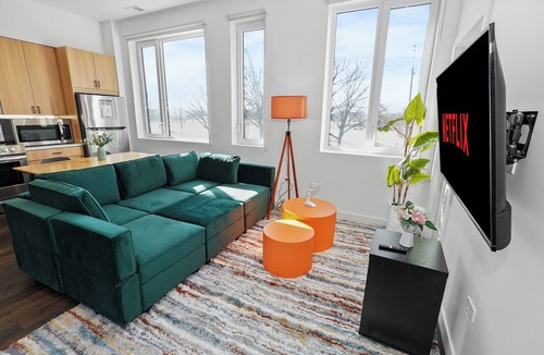 Near South Side Apartment | Stylish 4BR/3BA South Loop Stay Near McCormick Place & Soldier Field
