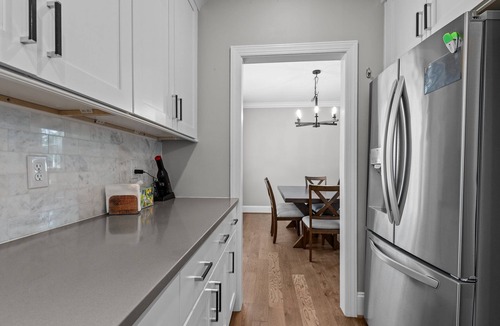 Southwest Raleigh House | Stylish 4BR Escape Come Watch The Canes Chase The Cup!