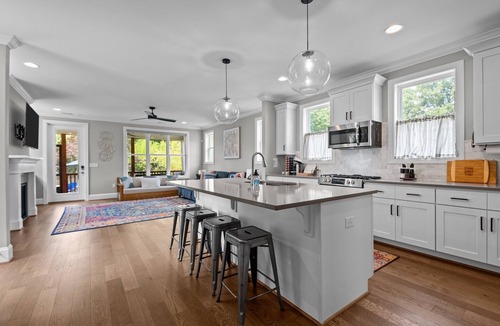 Southwest Raleigh House | Stylish 4BR Escape Come Watch The Canes Chase The Cup!