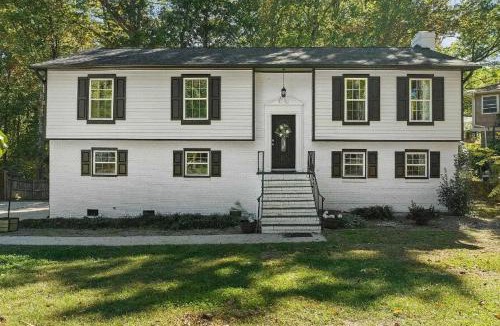 Cary House | Stylish 4BR Getaway with Game Room, Grills & Cozy Outdoor Fire-Pit