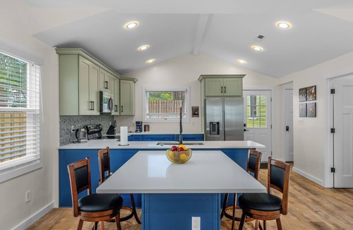 Plaza Midwood House | Stylish 4BR Haven Backyard and Fire Pit
