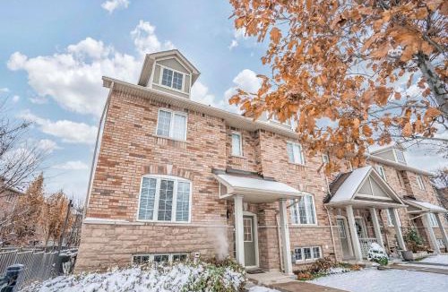 Streetsville Villa | Stylish 4BR Home 20 Mins from YYZ