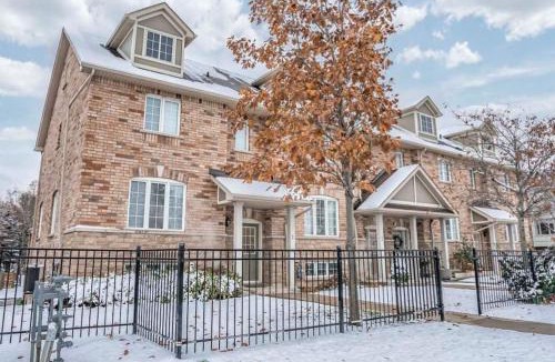 Streetsville Villa | Stylish 4BR Home 20 Mins from YYZ
