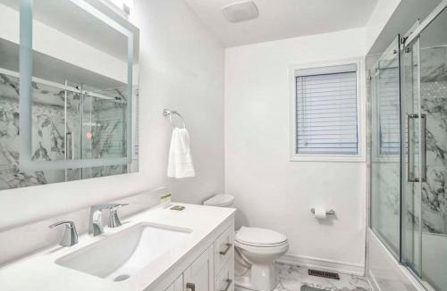 Streetsville Villa | Stylish 4BR Home 20 Mins from YYZ