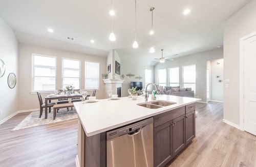 Sienna Plantation House | Stylish 4BR Home in Sienna｜Work-from-Home Ready｜Secure Backyard Escape#41138