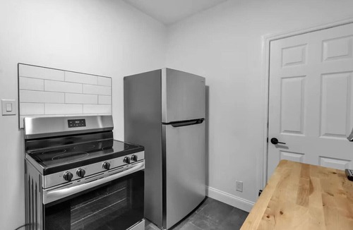 Niagara Falls House | Stylish 4BR Home l Mins to Falls & All Attractions
