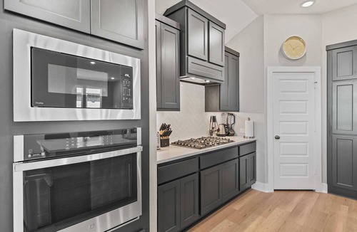 Clodine House | Stylish 4BR Home｜With Gourmet Kitchen｜30-Night Min｜Mainfloor Bedroom #42288