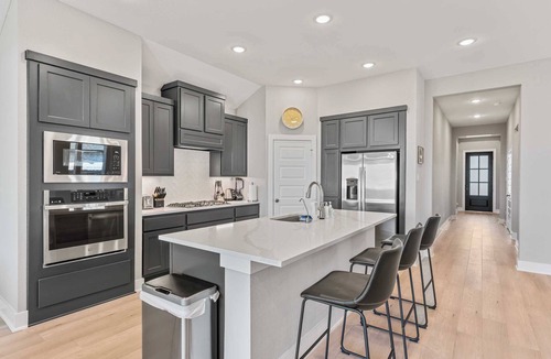 Clodine House | Stylish 4BR Home｜With Gourmet Kitchen｜30-Night Min｜Mainfloor Bedroom #42288