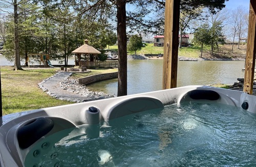 Wolf Creek House | Stylish 4BR Lakefront Cabin w/Hot Tub