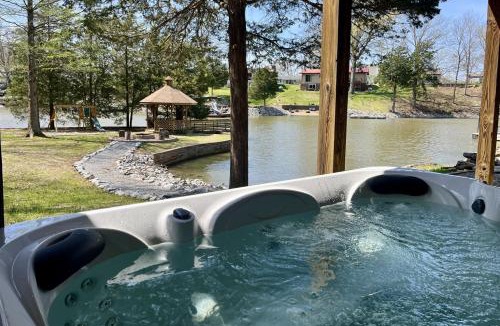 Wolf Creek House | Stylish 4BR Lakefront Cabin w Hot Tub