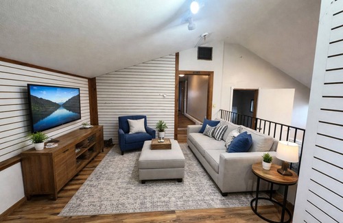Oswego Apartment | Stylish 4BR Loft Sleeps 8 Prime Location