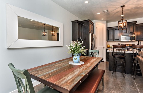 St. George Villa | Stylish 4BR on the 18th - Rooftop Deck, Near Pool