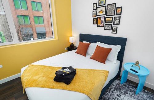 Near South Side Apartment | Stylish 4BR South Loop Stay Near McCormick Plaza