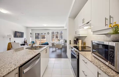 Whitby House | Stylish 4BR Townhouse + Game Room Near Downtown