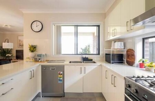 Marsden Park House | Stylish 4BR Villa with Office: Modern and Comfy