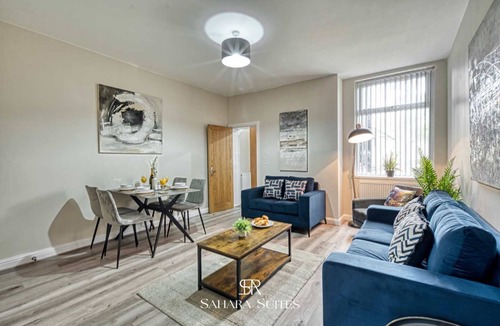 Manchester House | Stylish 5 Bedroom Manchester | Parking | Save 20%