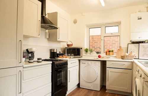 Banbury House | Stylish 5-Bed Home | Modern & Cozy Feel