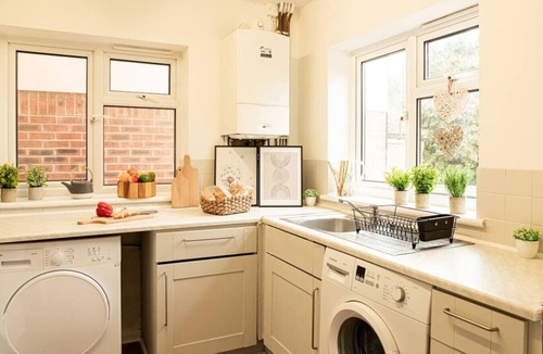 Banbury House | Stylish 5-Bed Home | Modern & Cozy Feel