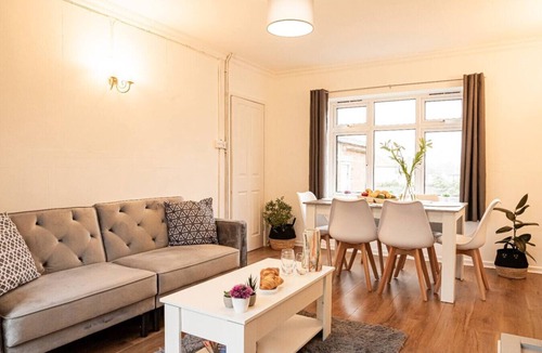 Banbury House | Stylish 5-Bed Home | Modern & Cozy Feel