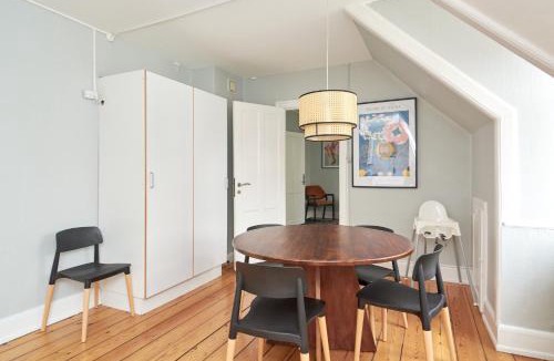 København V Apartment | Stylish 5 Person Apartment in Vibrant Urban Area