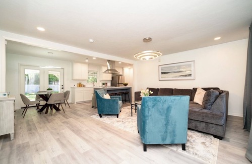 Longview House | Stylish 5-Star Longview Stay: 3BR, Game Room & Smart TVs for 6–7 Guests