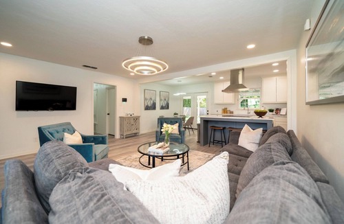 Longview House | Stylish 5-Star Longview Stay: 3BR, Game Room & Smart TVs for 6–7 Guests