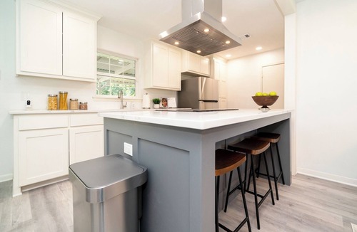 Longview House | Stylish 5-Star Longview Stay: 3BR, Game Room & Smart TVs for 6–7 Guests