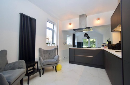 Oadby House | Stylish 5Bed 3Bath House